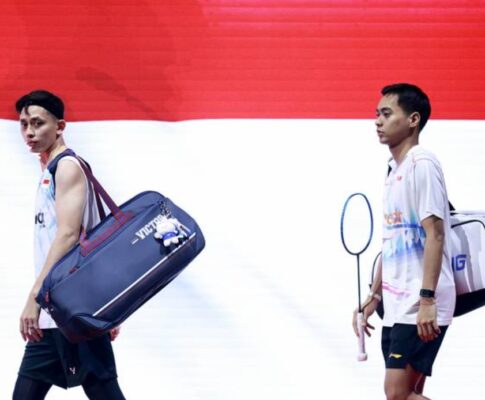 Atlet sprint Indonesia Rahmat Ardiansyah berlari di lintasan atletik dengan kecepatan maksimal saat latihan