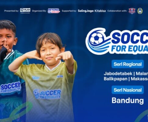 Seseorang menulis rencana harian dengan suasana tenang sebagai simbol motivasi dan disiplin menuju kesuksesan